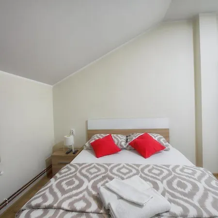 Chess Bed & Breakfast *